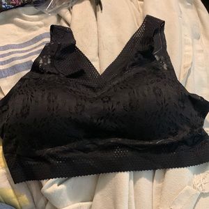Beautiful black 3xl lace bra with foam inserts